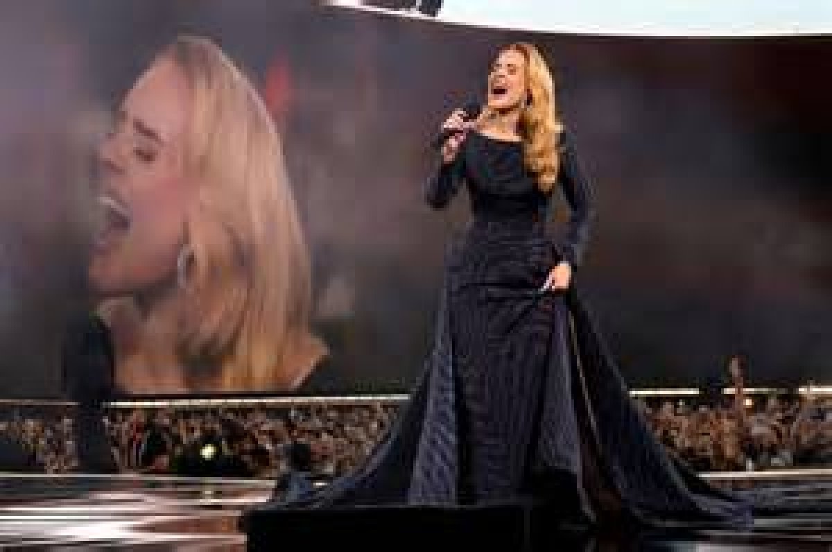 Adele Age: the Journey of a Musical Icon